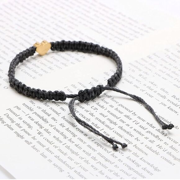 NWT Wool + Pepper Co. 18K Gold Heart Initial Adjustable Rope Bracelet - Picture 4 of 4